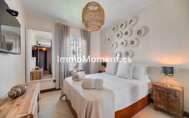 Resale - Townhouse - Marbella - Las Chapas