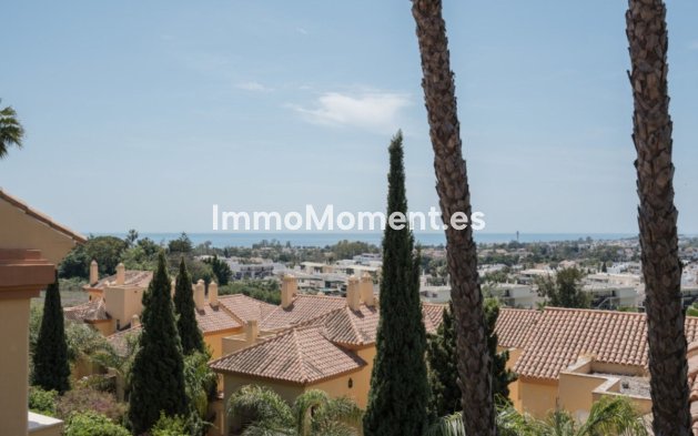 Resale - Apartment - Marbella - Nueva Andalucía