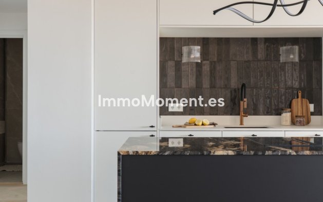 Resale - Apartment - Marbella - Nueva Andalucía