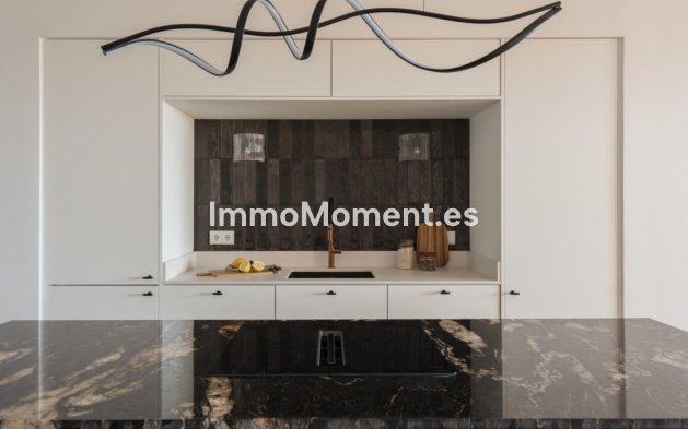 Resale - Apartment - Marbella - Nueva Andalucía
