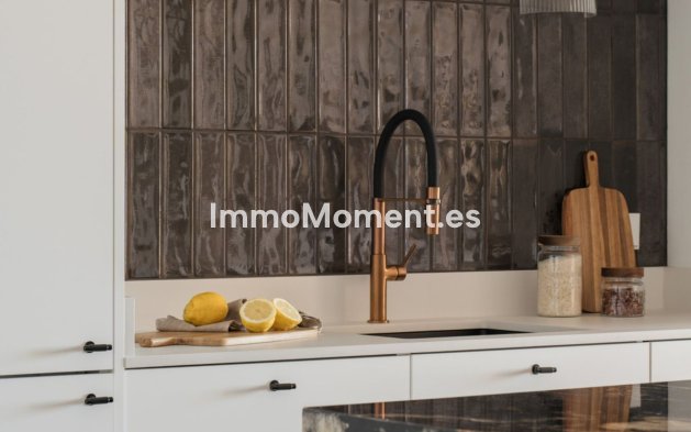 Resale - Apartment - Marbella - Nueva Andalucía