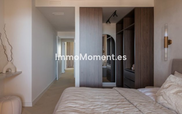 Resale - Apartment - Marbella - Nueva Andalucía