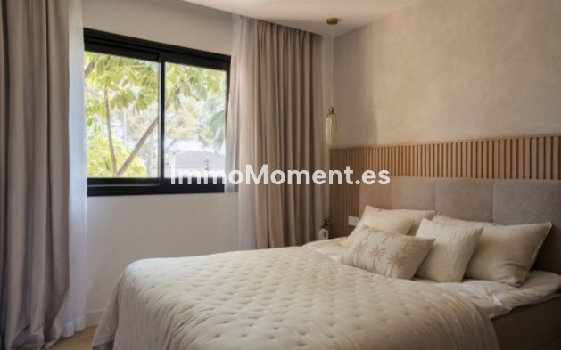 Resale - Apartment - Marbella - Nueva Andalucía