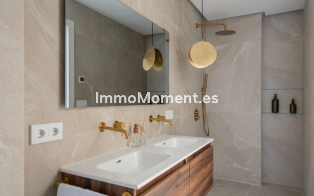 Resale - Apartment - Marbella - Nueva Andalucía