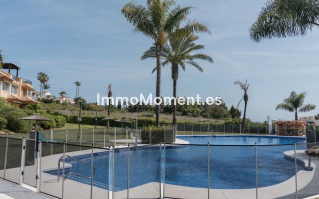 Resale - Apartment - Marbella - Nueva Andalucía