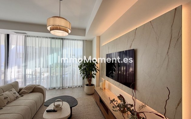 Resale - Apartment - Estepona - Cancelada