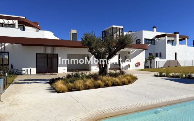 Resale - Apartment - Estepona - Cancelada