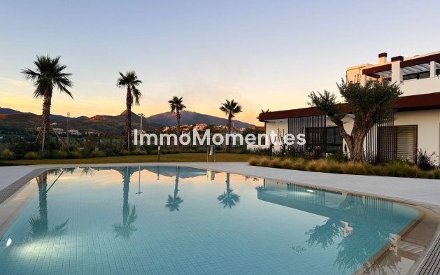 Resale - Apartment - Estepona - Cancelada