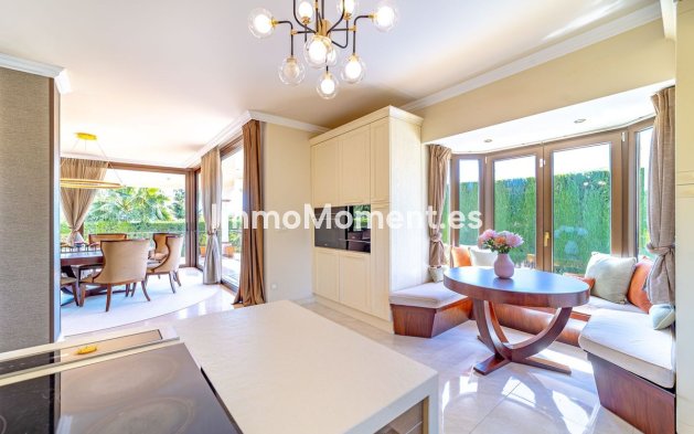Wiederverkauf - Freistehende Villa - Estepona  - Atalaya