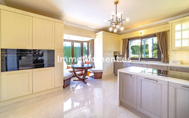 Wiederverkauf - Freistehende Villa - Estepona  - Atalaya