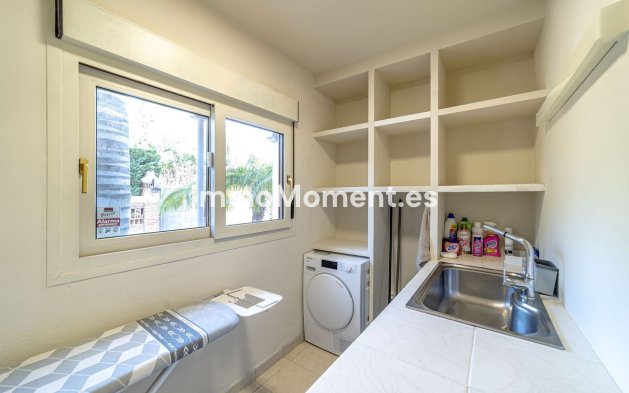 Wiederverkauf - Freistehende Villa - Estepona  - Atalaya