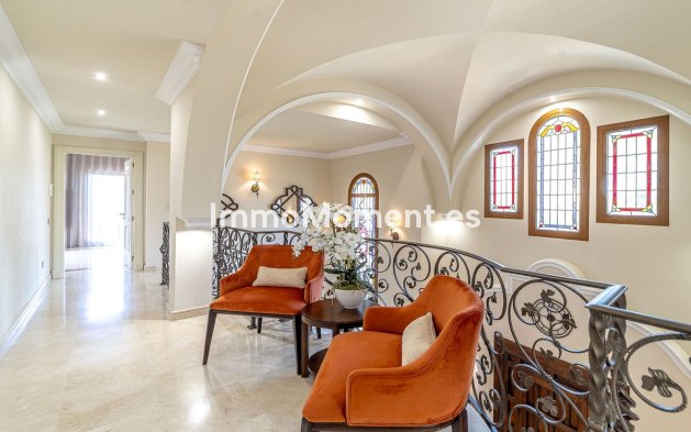 Wiederverkauf - Freistehende Villa - Estepona  - Atalaya