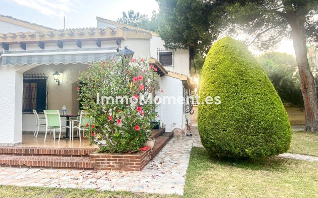 Resale - Detached villa - Orihuela Costa - Punta Prima