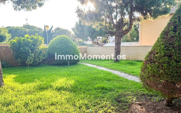 Resale - Detached villa - Orihuela Costa - Punta Prima