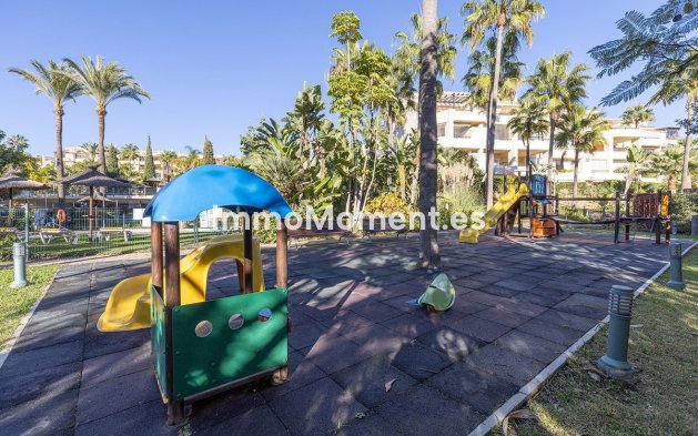 Resale - Apartment - Marbella - Bahía de Marbella