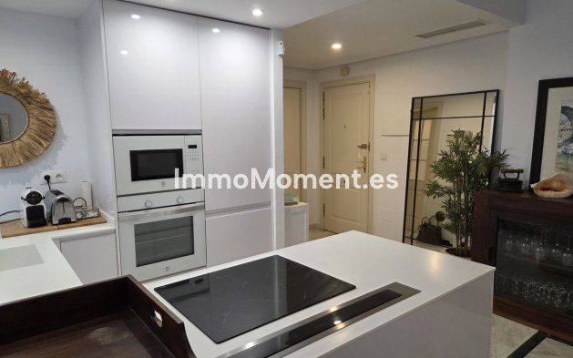 Resale - Apartment - Marbella - Bahía de Marbella