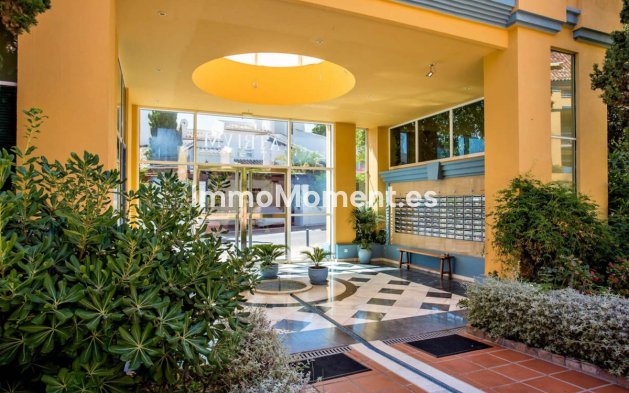 Resale - Apartment - Marbella - Bahía de Marbella