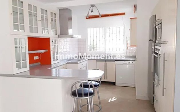Resale - Detached villa - Marbella - Nueva Andalucía