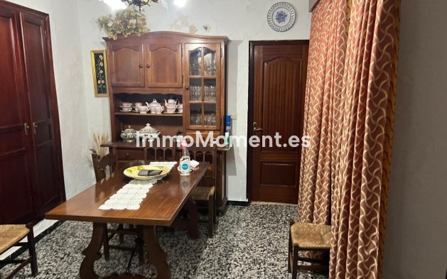 Bestaande woning - Rijtjeshuis - Binnenland  - Alora