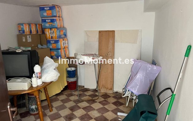 Bestaande woning - Rijtjeshuis - Binnenland  - Alora