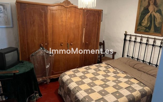 Bestaande woning - Rijtjeshuis - Binnenland  - Alora