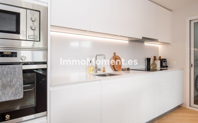 Resale - Apartment - Marbella - Nueva Andalucía