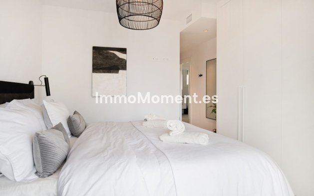 Resale - Apartment - Marbella - Nueva Andalucía