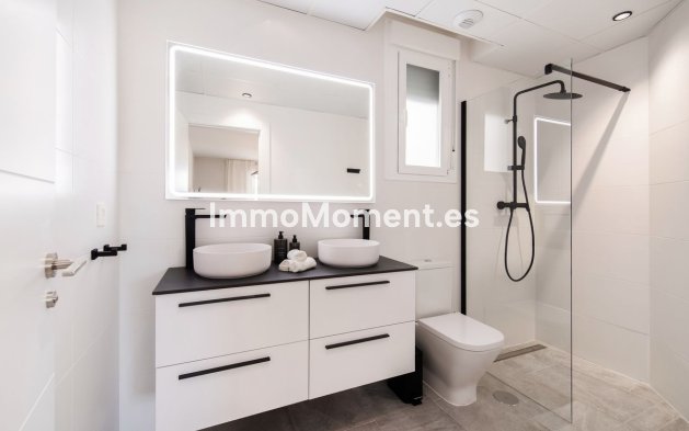 Resale - Apartment - Marbella - Nueva Andalucía