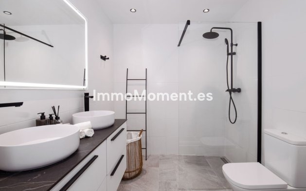 Resale - Apartment - Marbella - Nueva Andalucía