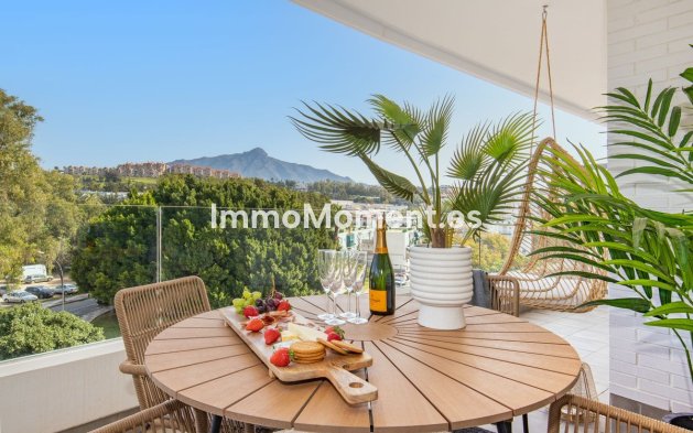 Resale - Apartment - Marbella - Nueva Andalucía