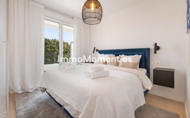 Resale - Apartment - Marbella - Nueva Andalucía