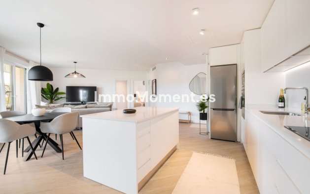 Resale - Apartment - Marbella - Nueva Andalucía
