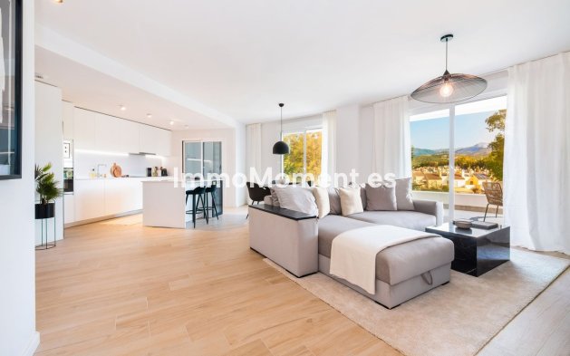 Resale - Apartment - Marbella - Nueva Andalucía
