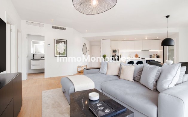 Resale - Apartment - Marbella - Nueva Andalucía