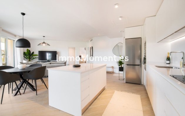 Resale - Apartment - Marbella - Nueva Andalucía