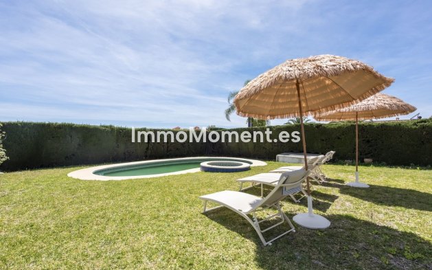 Wiederverkauf - Freistehende Villa - Estepona  - Atalaya