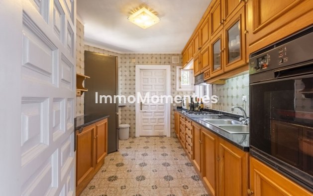 Wiederverkauf - Freistehende Villa - Estepona  - Atalaya
