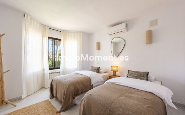Wiederverkauf - Freistehende Villa - Estepona  - Atalaya