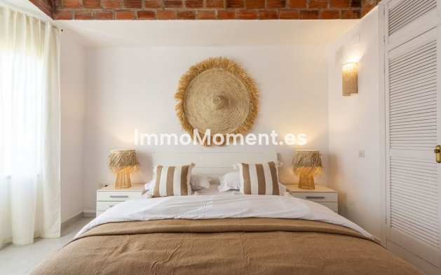 Wiederverkauf - Freistehende Villa - Estepona  - Atalaya