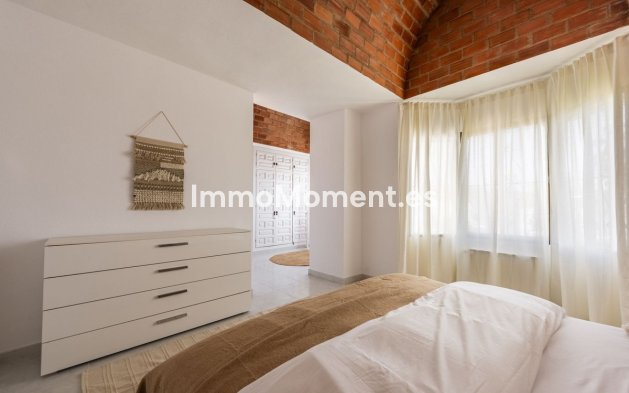 Wiederverkauf - Freistehende Villa - Estepona  - Atalaya