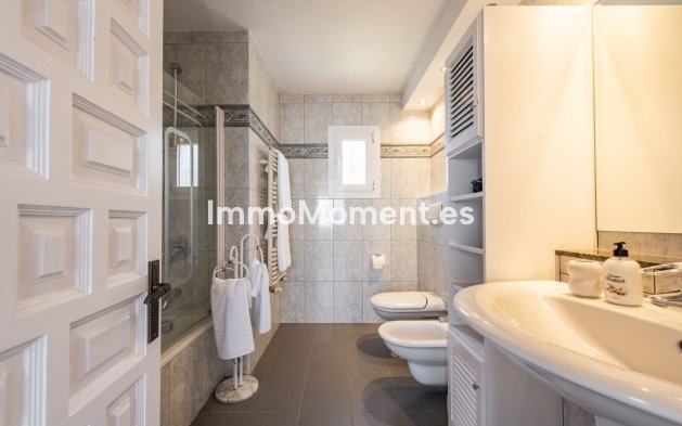 Wiederverkauf - Freistehende Villa - Estepona  - Atalaya
