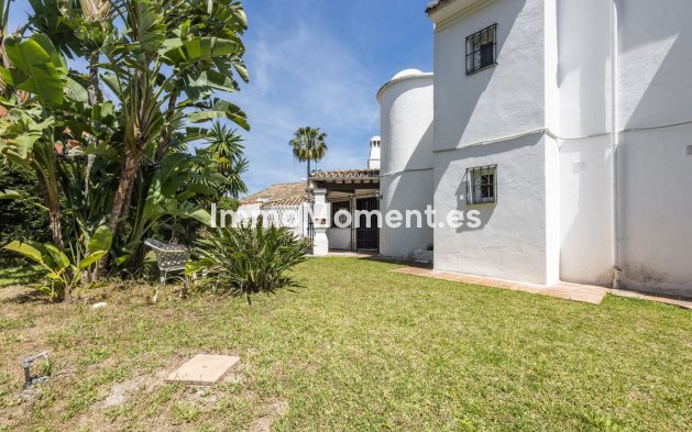 Wiederverkauf - Freistehende Villa - Estepona  - Atalaya