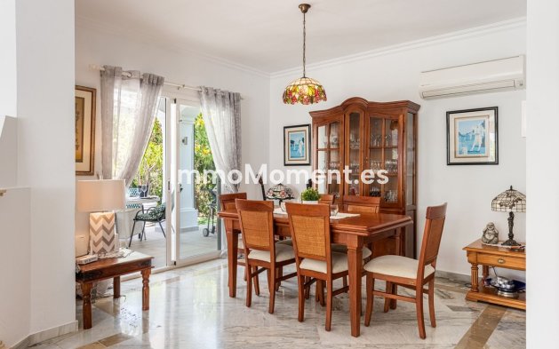 Wiederverkauf - Freistehende Villa - Estepona  - Atalaya