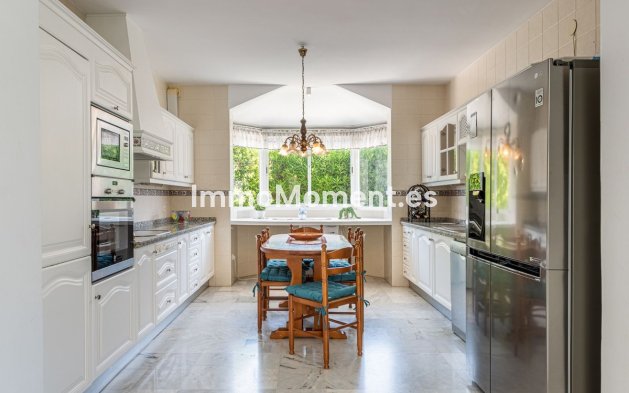 Wiederverkauf - Freistehende Villa - Estepona  - Atalaya