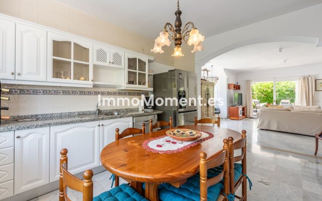 Wiederverkauf - Freistehende Villa - Estepona  - Atalaya