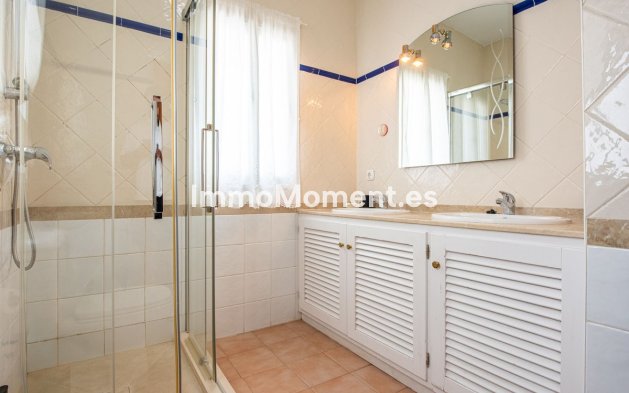 Wiederverkauf - Freistehende Villa - Estepona  - Atalaya