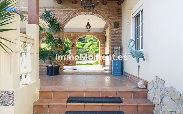 Reventa - Villa independiente - Estepona  - Estepona Centro