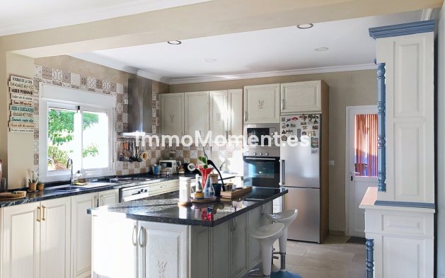 Reventa - Villa independiente - Estepona  - Estepona Centro