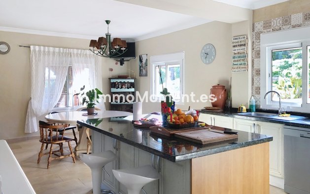 Reventa - Villa independiente - Estepona  - Estepona Centro
