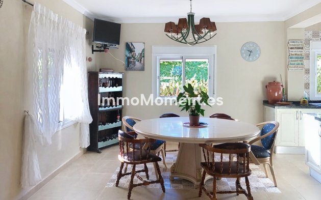 Reventa - Villa independiente - Estepona  - Estepona Centro